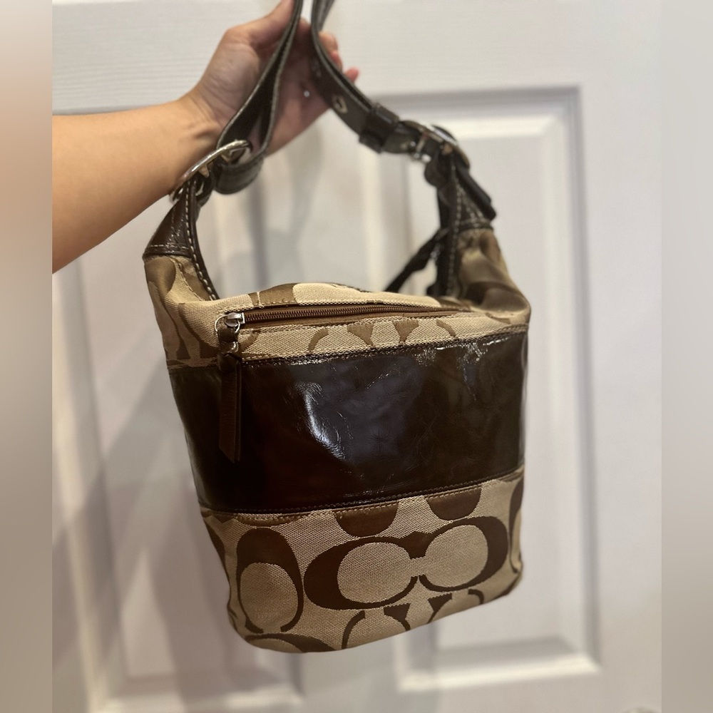 EUC coach f13362 signature duffle bucket bag in patent leather w nickel hardware